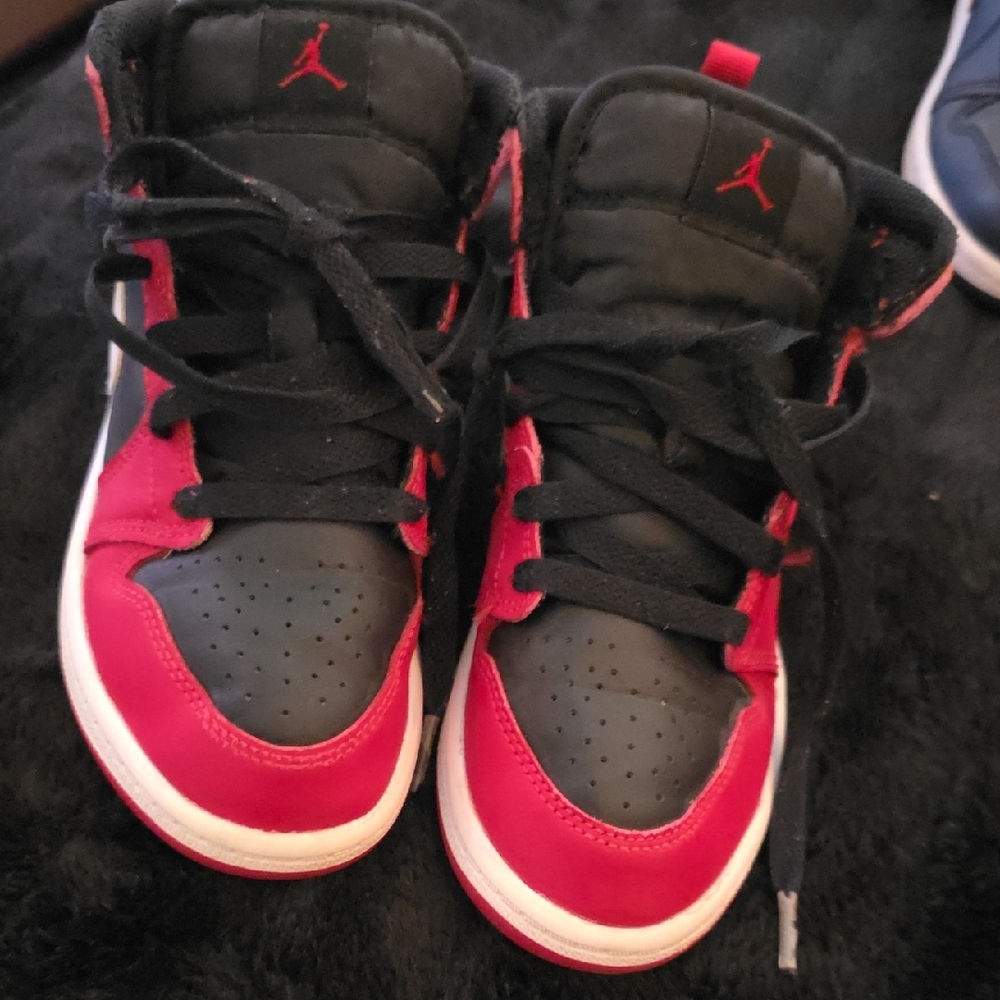 Jordan Kids Black and Red Sneakers